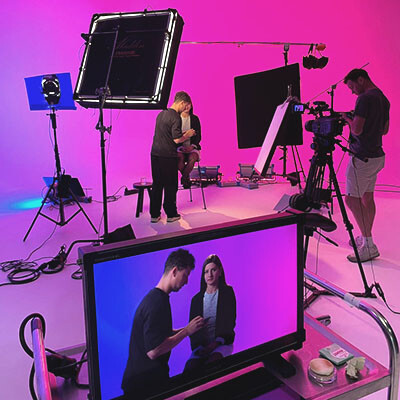 Opnamen bedrijfsfilm in studio Cameracollege